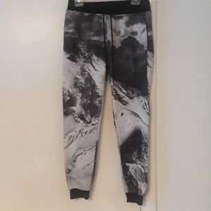 Elwood Size Small Joggers